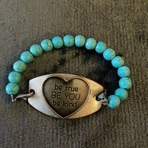 Jewellery assortment-multiple items